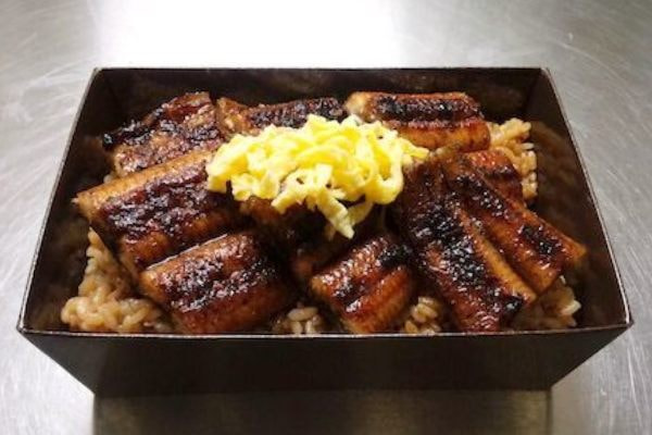 うなぎ 鰻せいろ蒸し 蒲焼 白焼 焼き鳥 持ち帰り弁当 うなぎ処 柳川屋 となりの山椒の木 うなぎ 鰻せいろ蒸し 蒲焼 白焼 焼き鳥 持ち帰り弁当 うなぎ処 柳川屋 となりの山椒の木